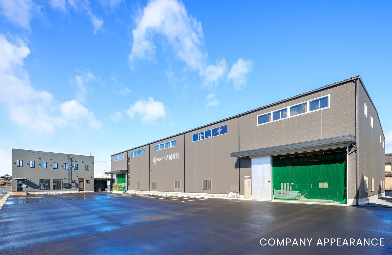 会社の廊下から社内を撮影した写真